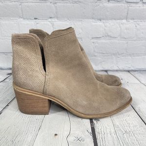 Hinge Women’s Size 5.5 M Booties Tan Suede Block Heel Ankle Slip On Boots